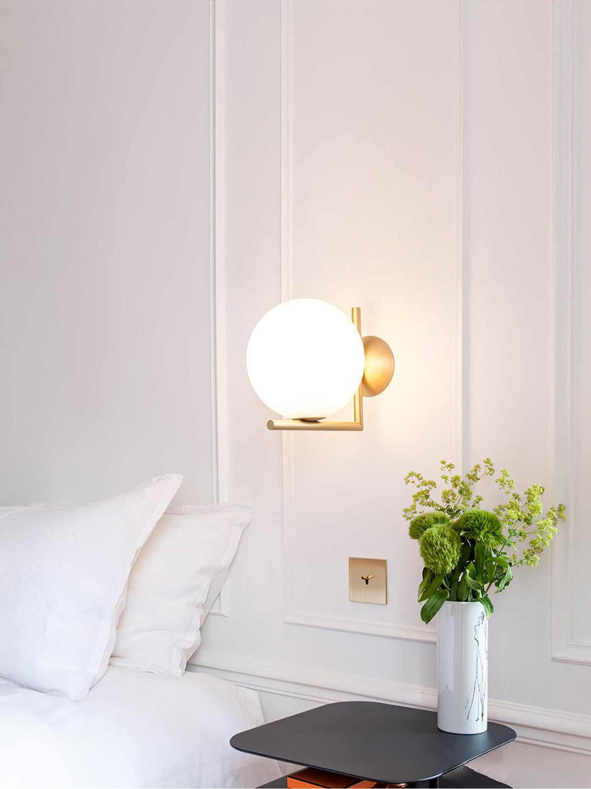 Joanna moderne minimalistische wandlamp van melkglas