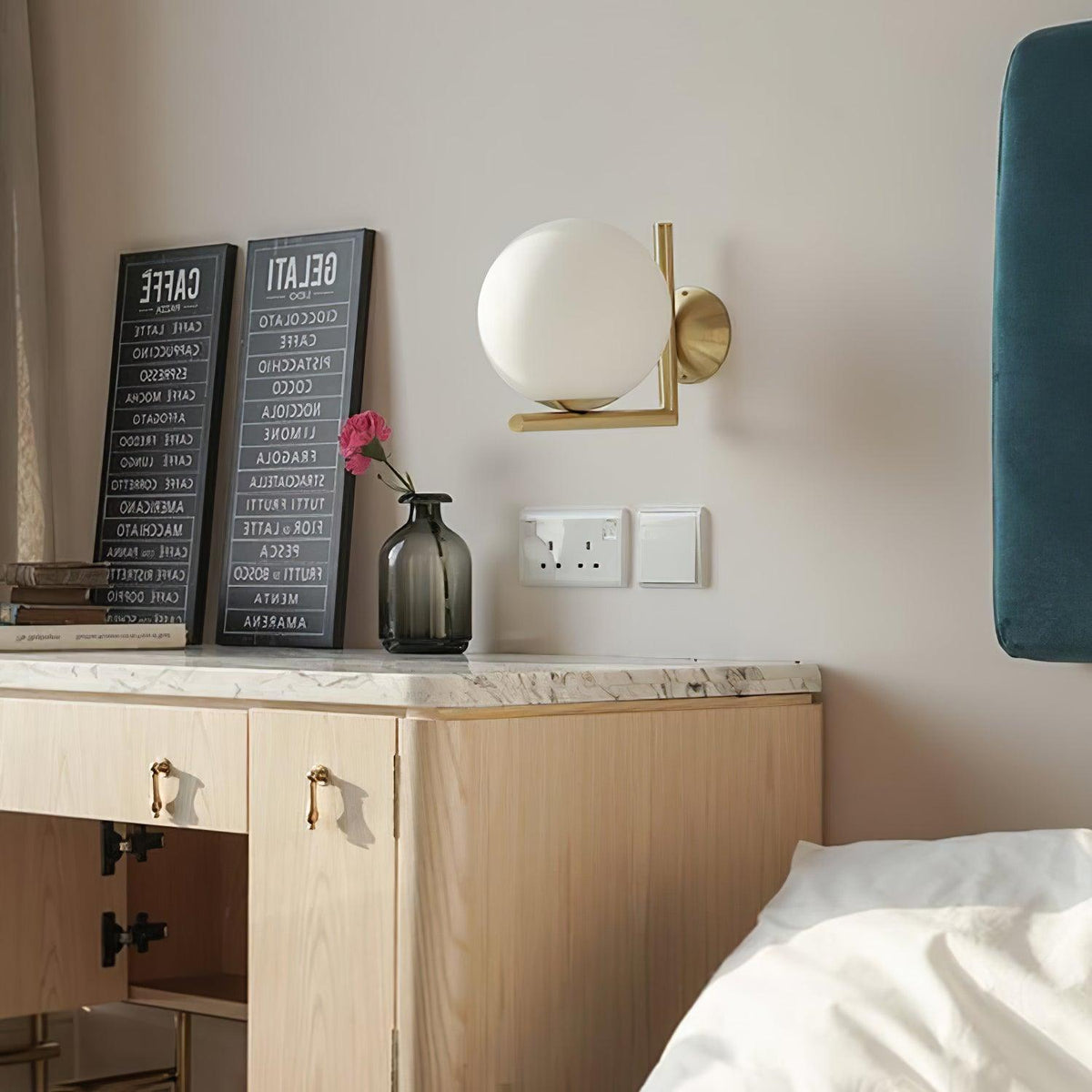 Joanna moderne minimalistische wandlamp van melkglas