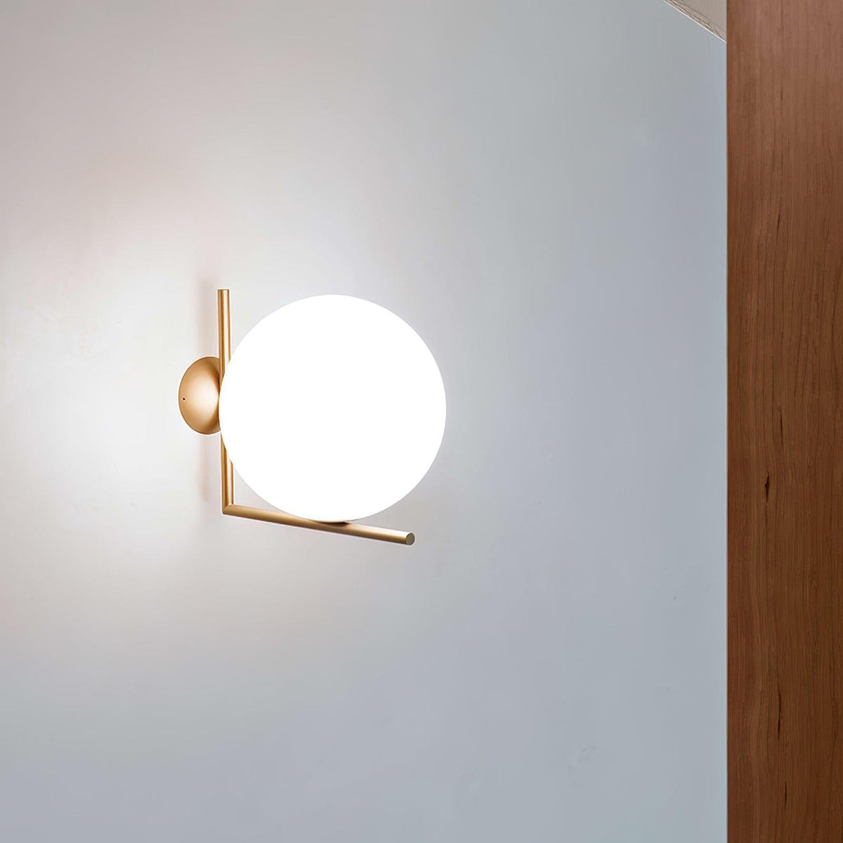 Joanna moderne minimalistische wandlamp van melkglas