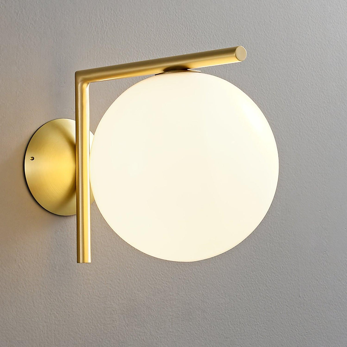 Joanna moderne minimalistische wandlamp van melkglas