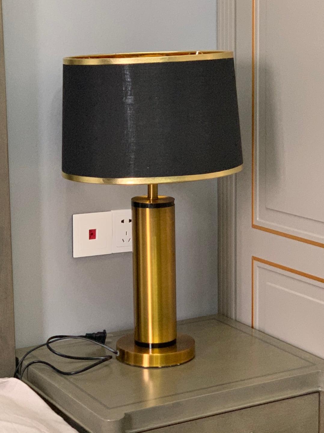 Cur moderne tafellamp in goudkleurige afwerking