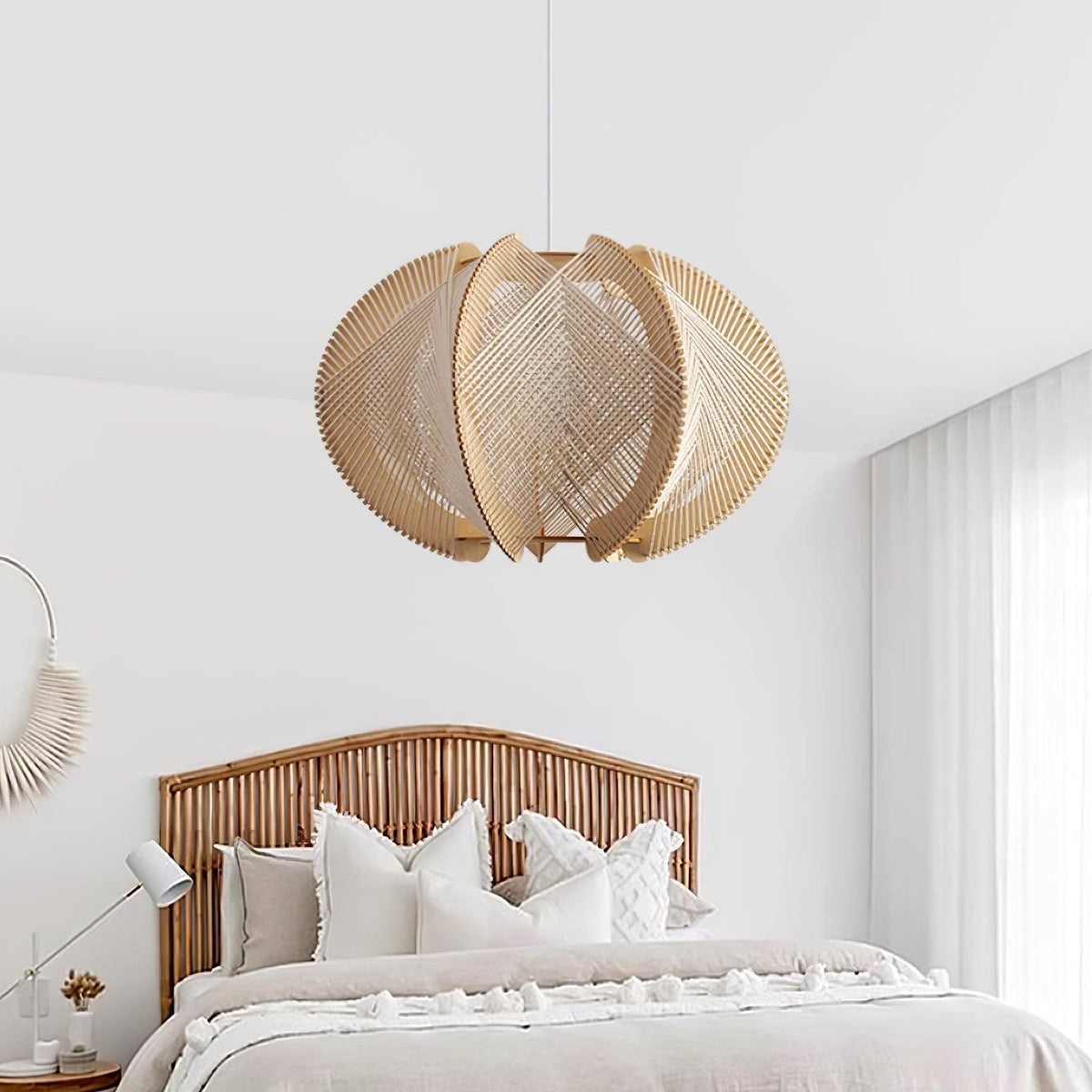 Vanto hanglamp met stoffen kap, houten frame en gedetailleerde draad