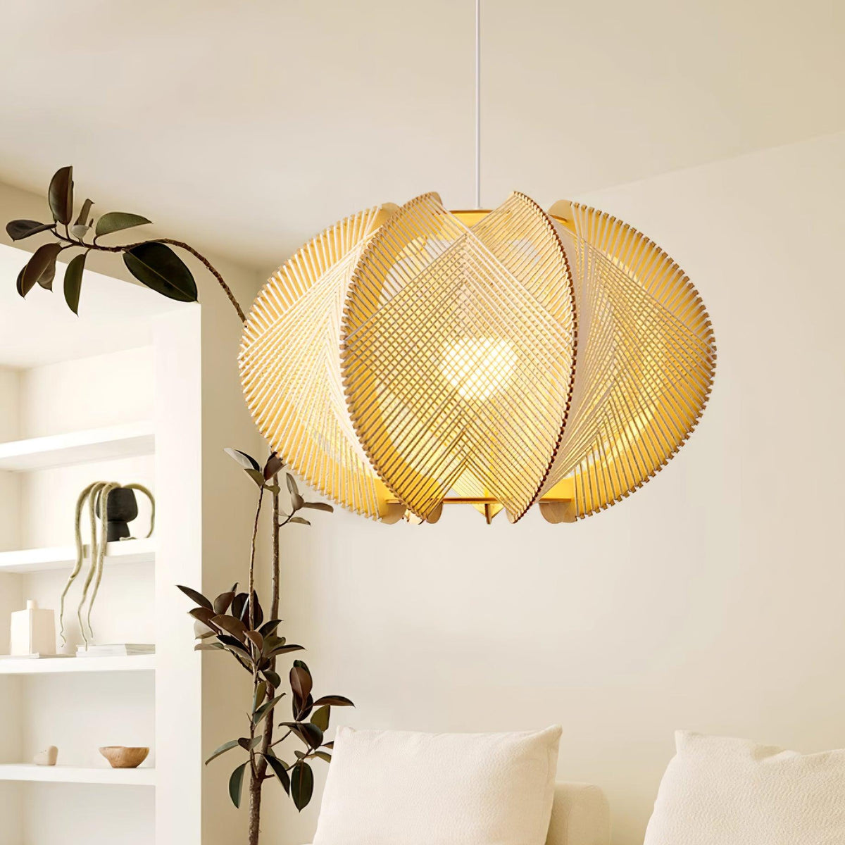 Vanto hanglamp met stoffen kap, houten frame en gedetailleerde draad