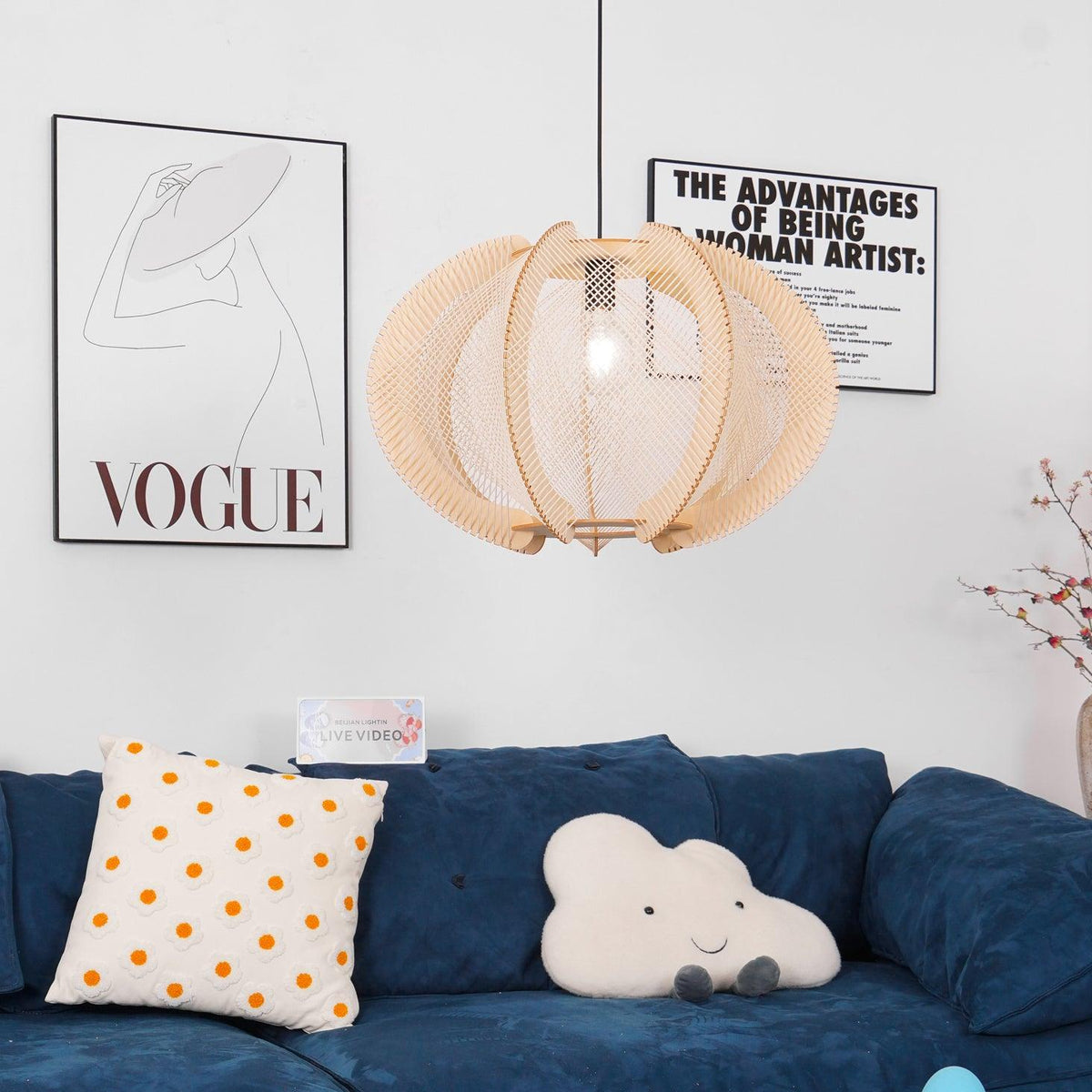 Vanto hanglamp met stoffen kap, houten frame en gedetailleerde draad
