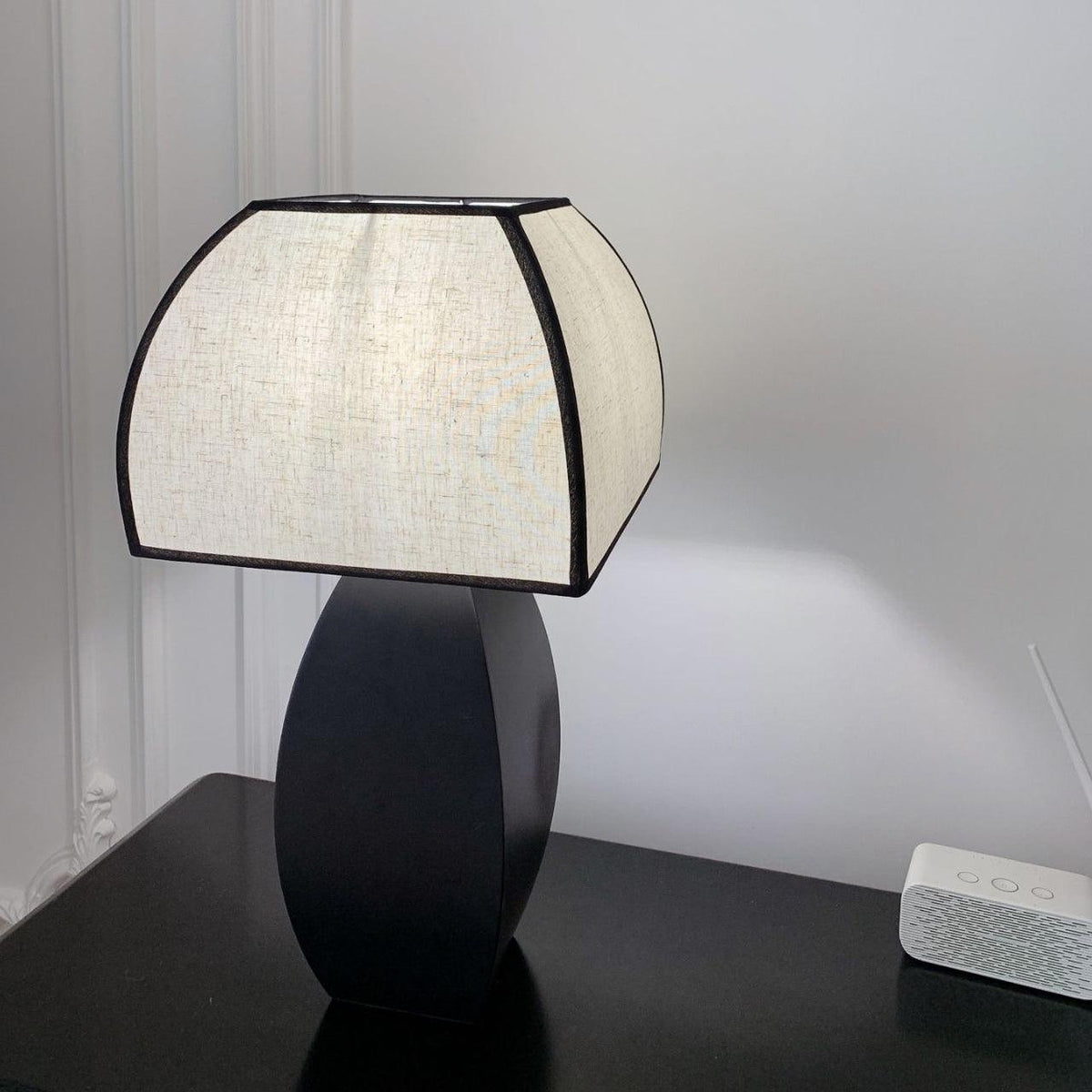Alux Minimalistische tafellamp van textiel
