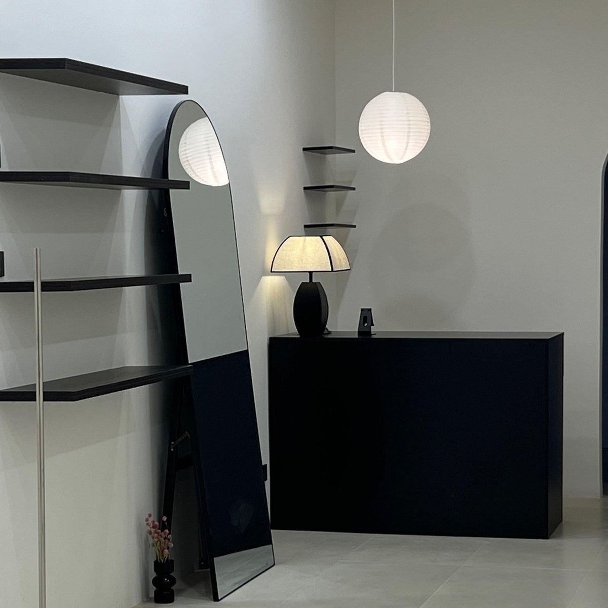 Alux Minimalistische tafellamp van textiel