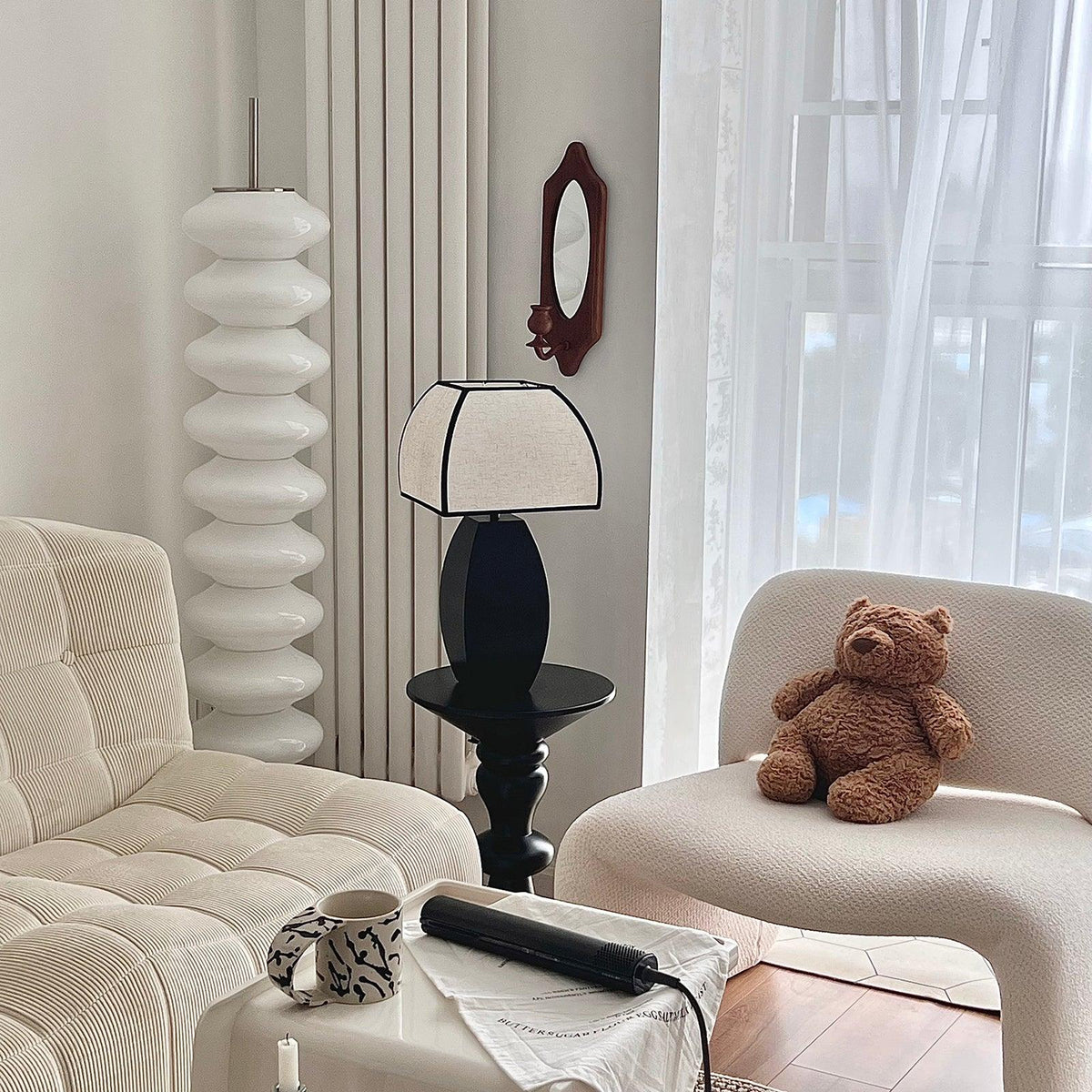 Alux Minimalistische tafellamp van textiel