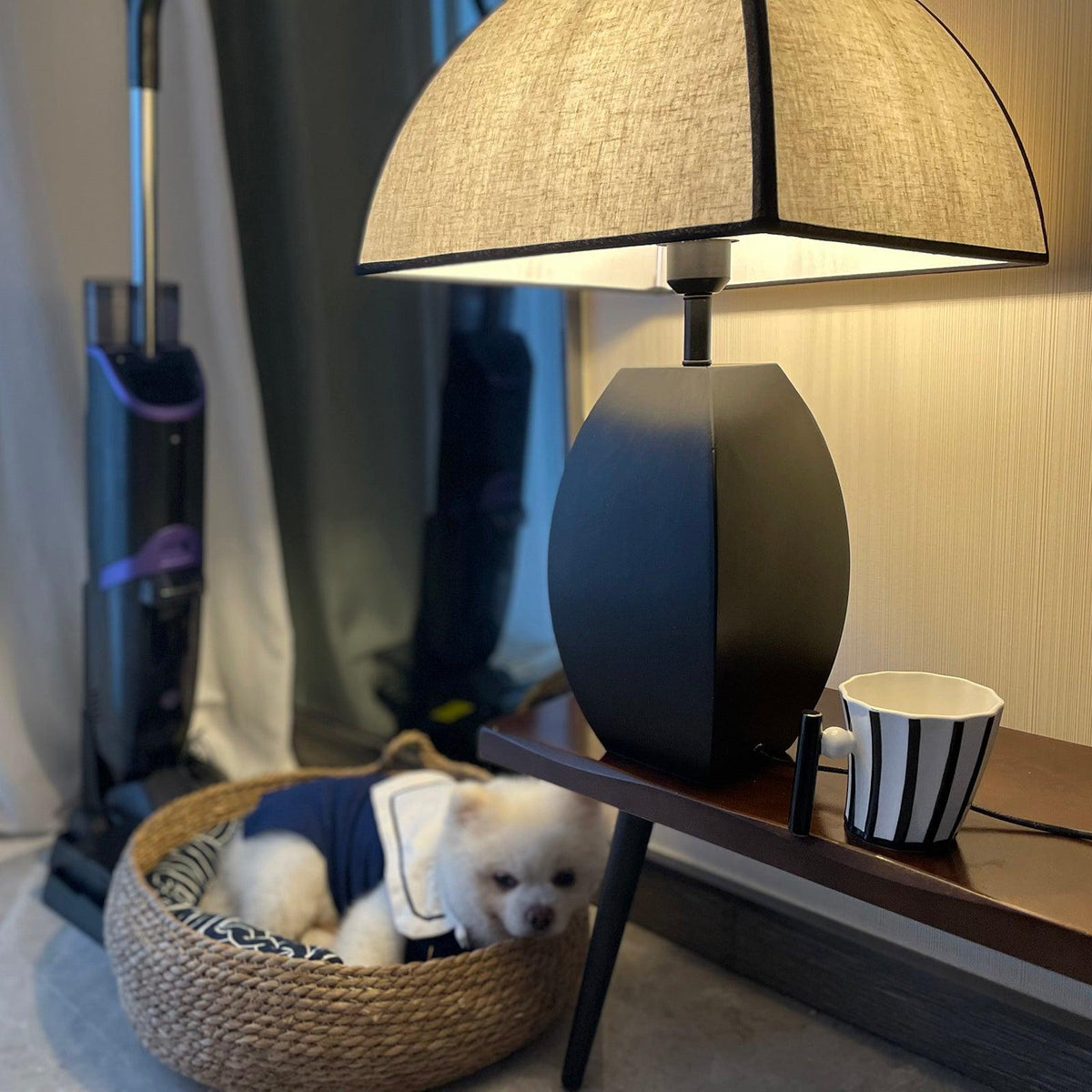 Alux Minimalistische tafellamp van textiel