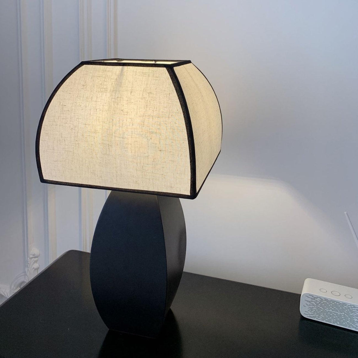Alux Minimalistische tafellamp van textiel