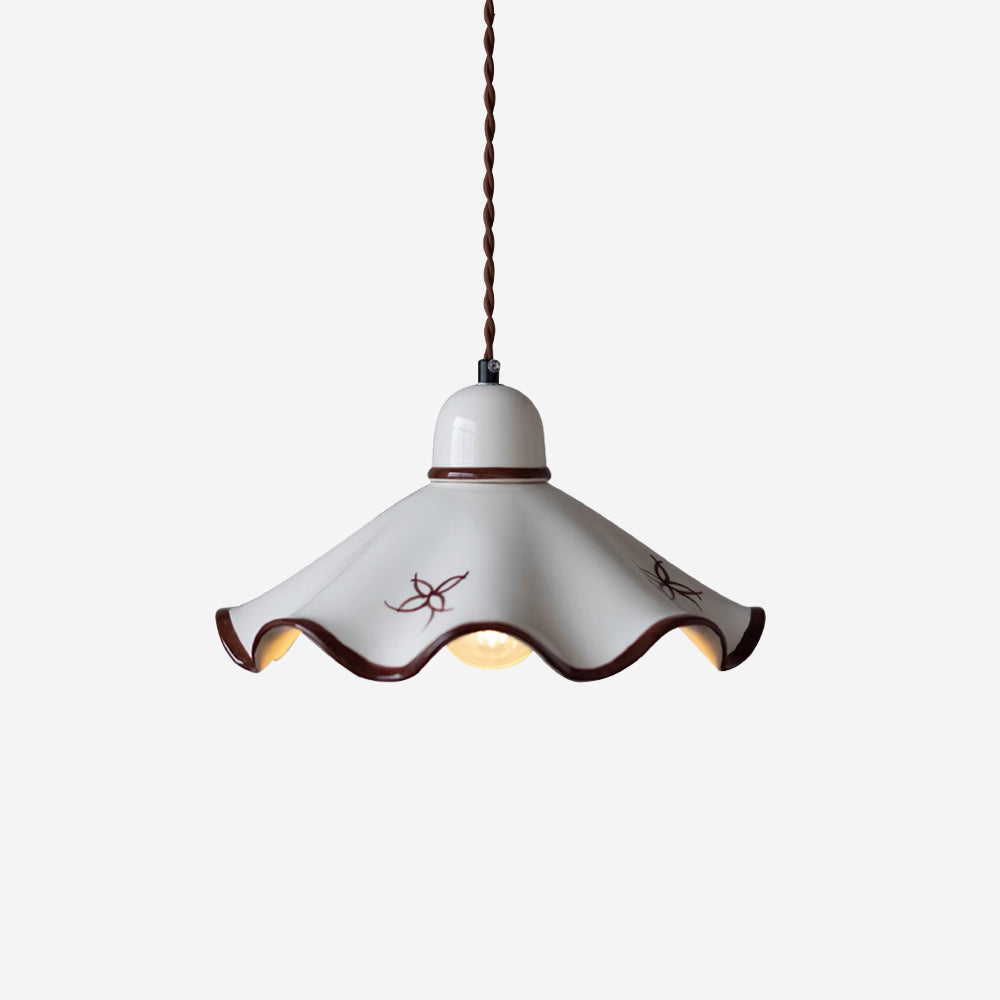 Hanglamp met keramische golfkap en bruin randje, retro landelijke stijl