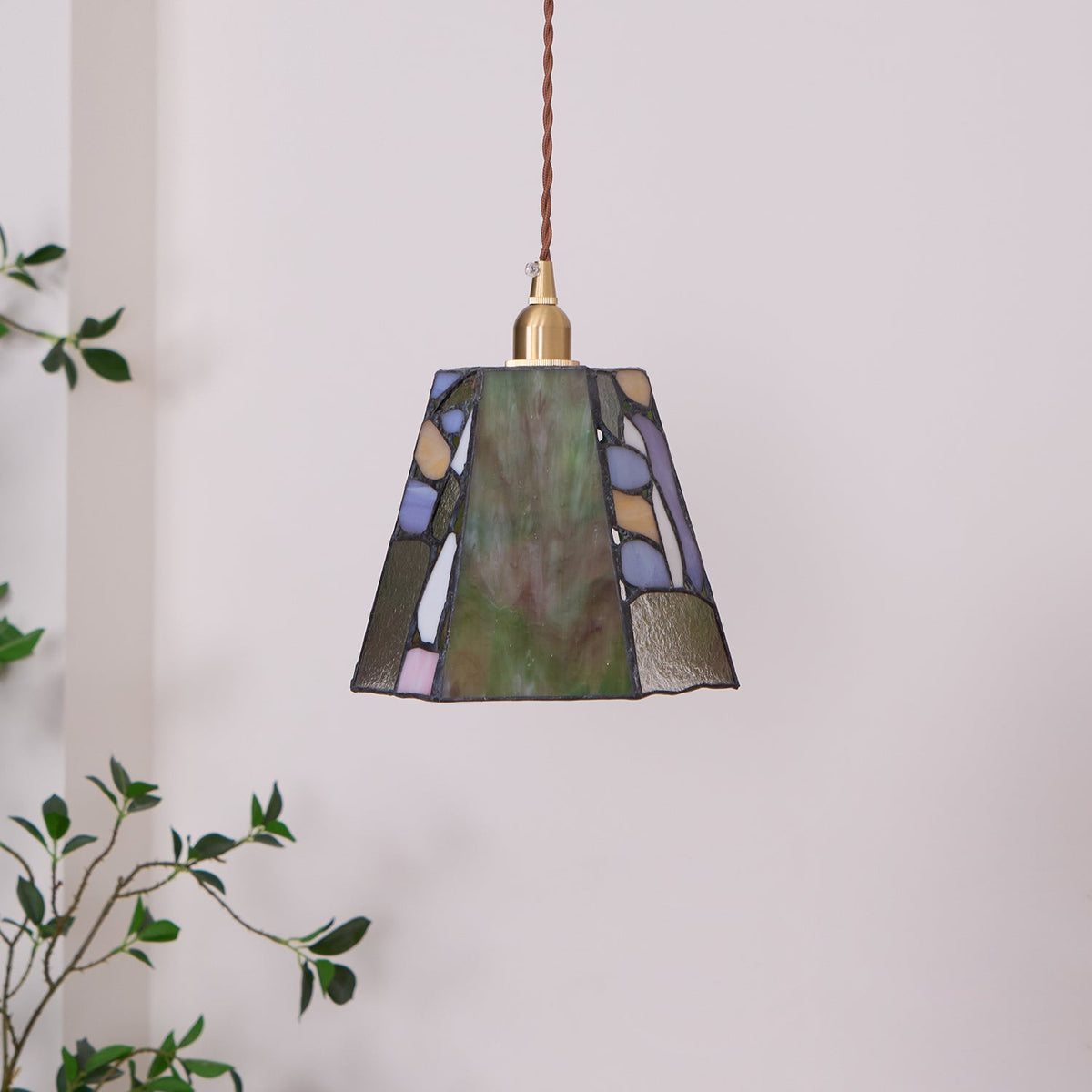 Fira Tiffany-stijl hanglamp met gevuld glas
