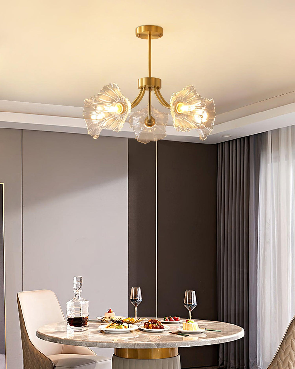 Fife Flower glas kroonluchter met messing afwerking