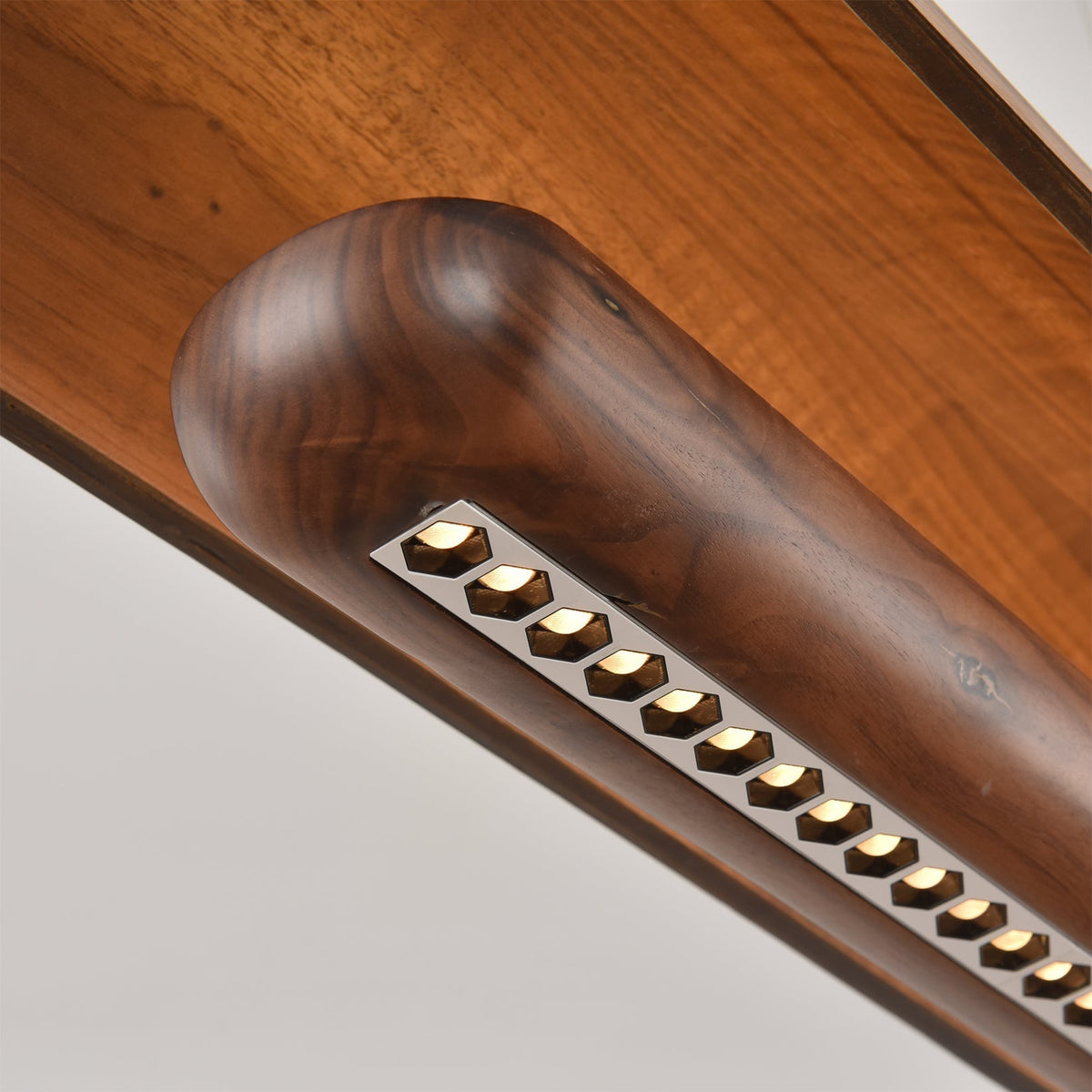 Rinireon houten lineaire kroonluchter