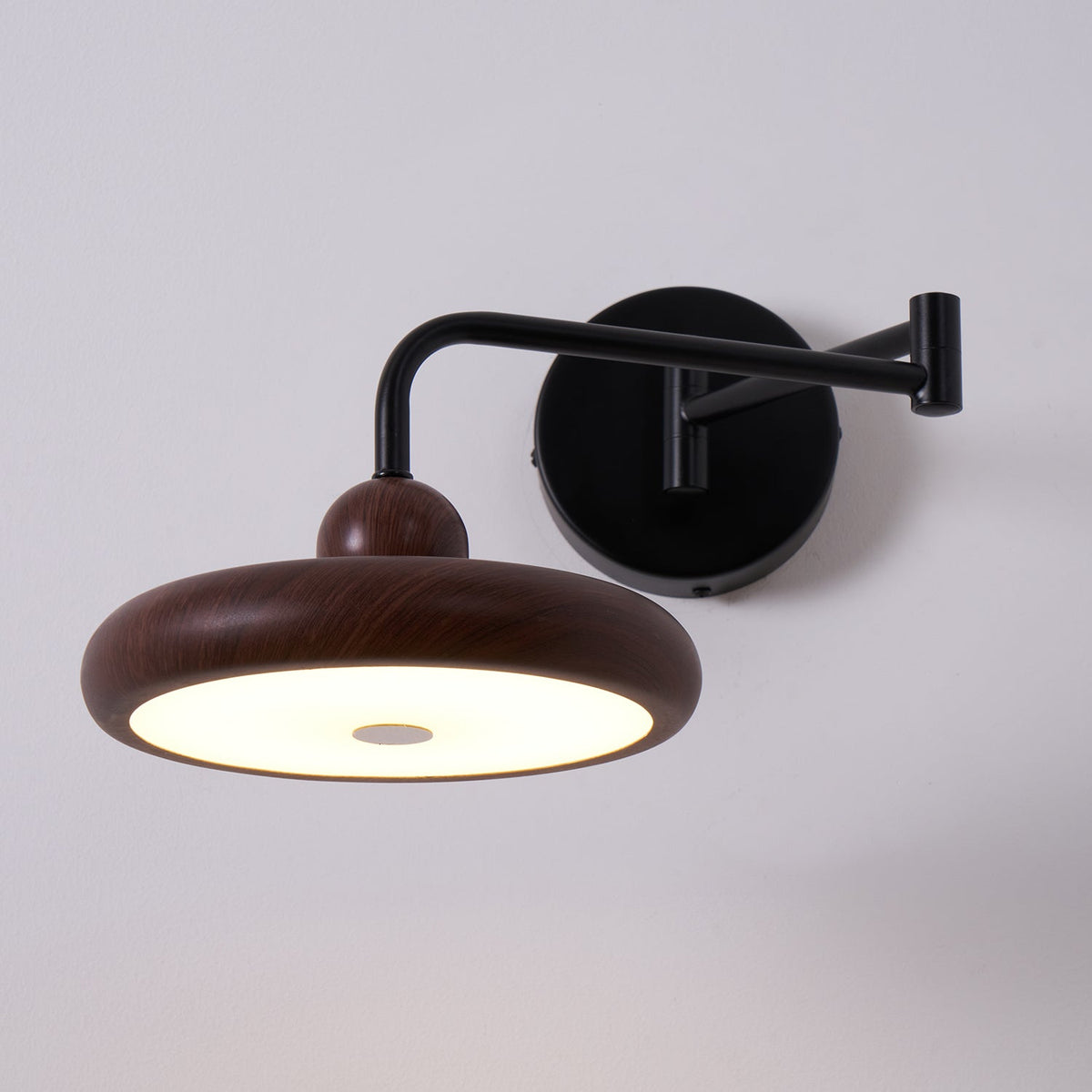 Tavo houten wandlamp
