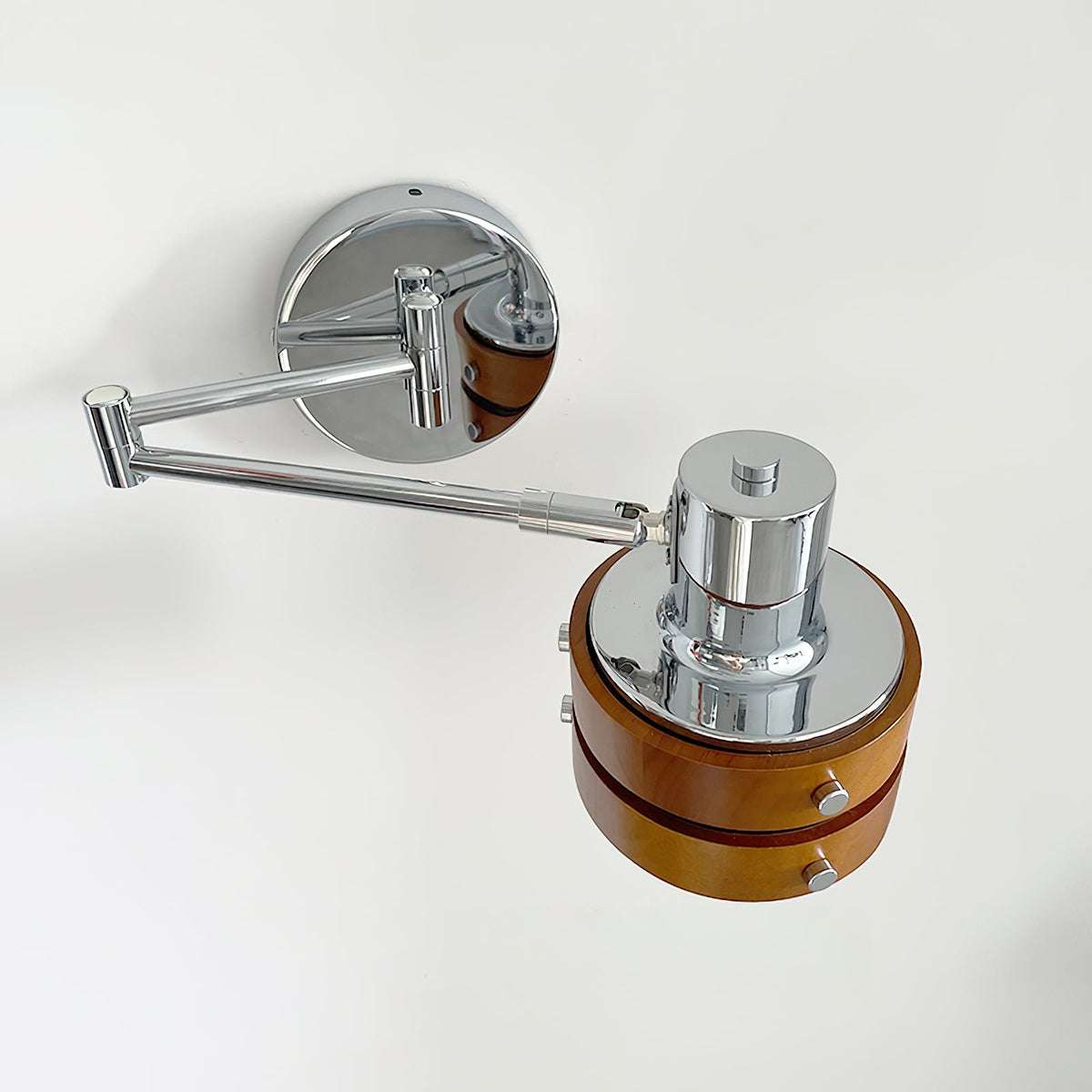 Karry wandlamp van hout met verstelbare arm, mid-century stijl
