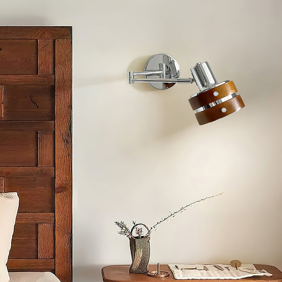 Karry wandlamp van hout met verstelbare arm, mid-century stijl