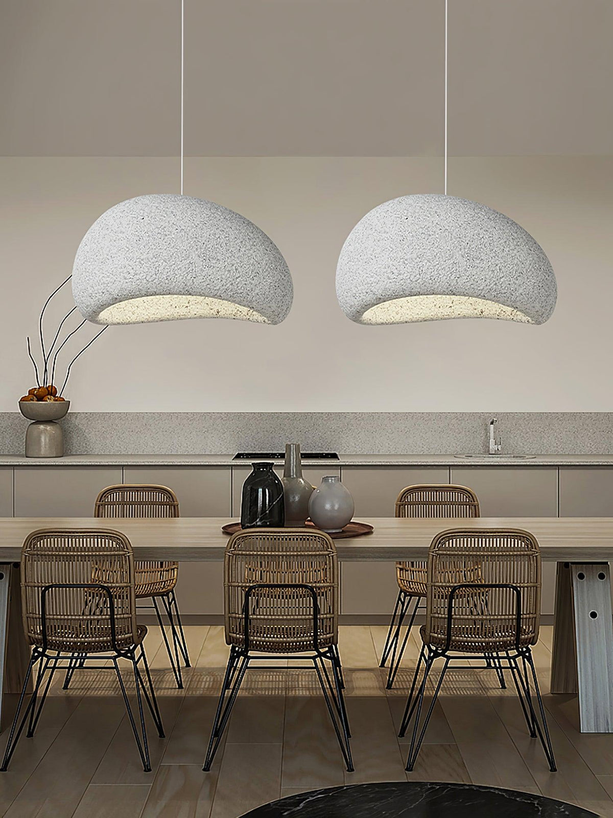 Tsukiyo Wabi-Sabi hanglamp met onregelmatige gebogen kap en gespikkelde textuur