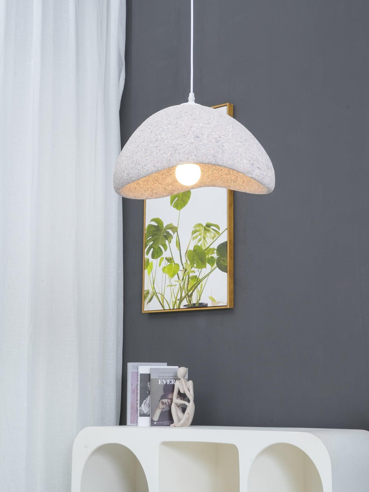 Tsukiyo Wabi-Sabi hanglamp met onregelmatige gebogen kap en gespikkelde textuur