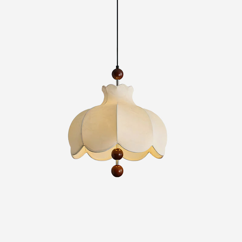Vintage hanglamp met stoffen kap en houten accenten voor de woonkamer