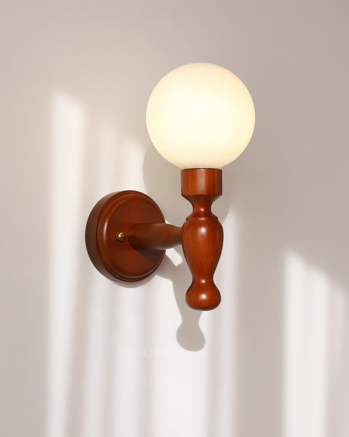 Orbel Mapleleaf wandlamp met houten element