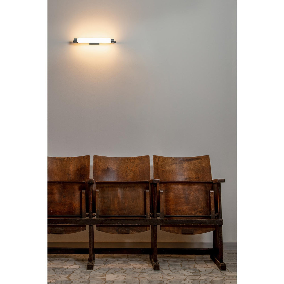 Cumiror wandlamp met glazen kap