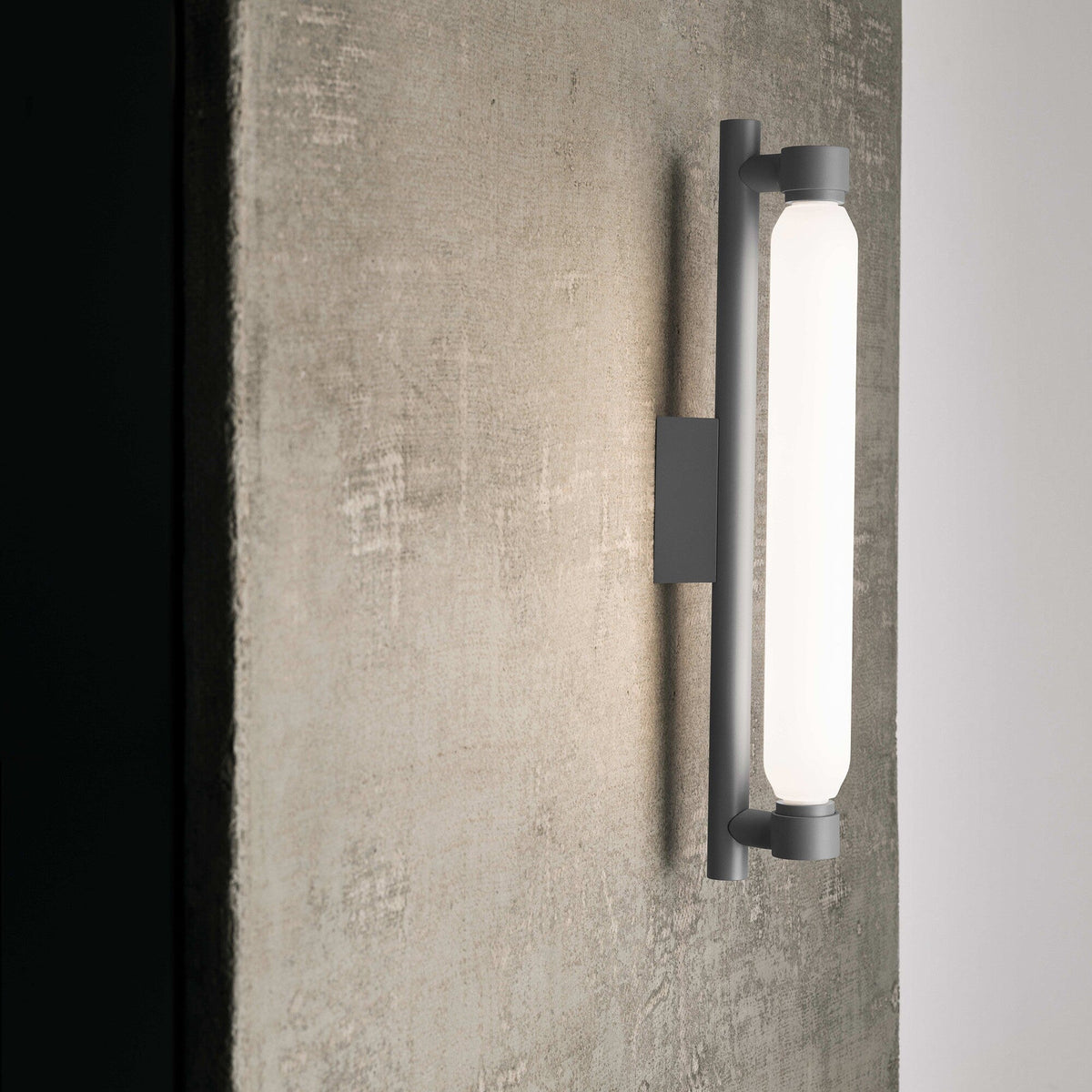 Cumiror wandlamp met glazen kap