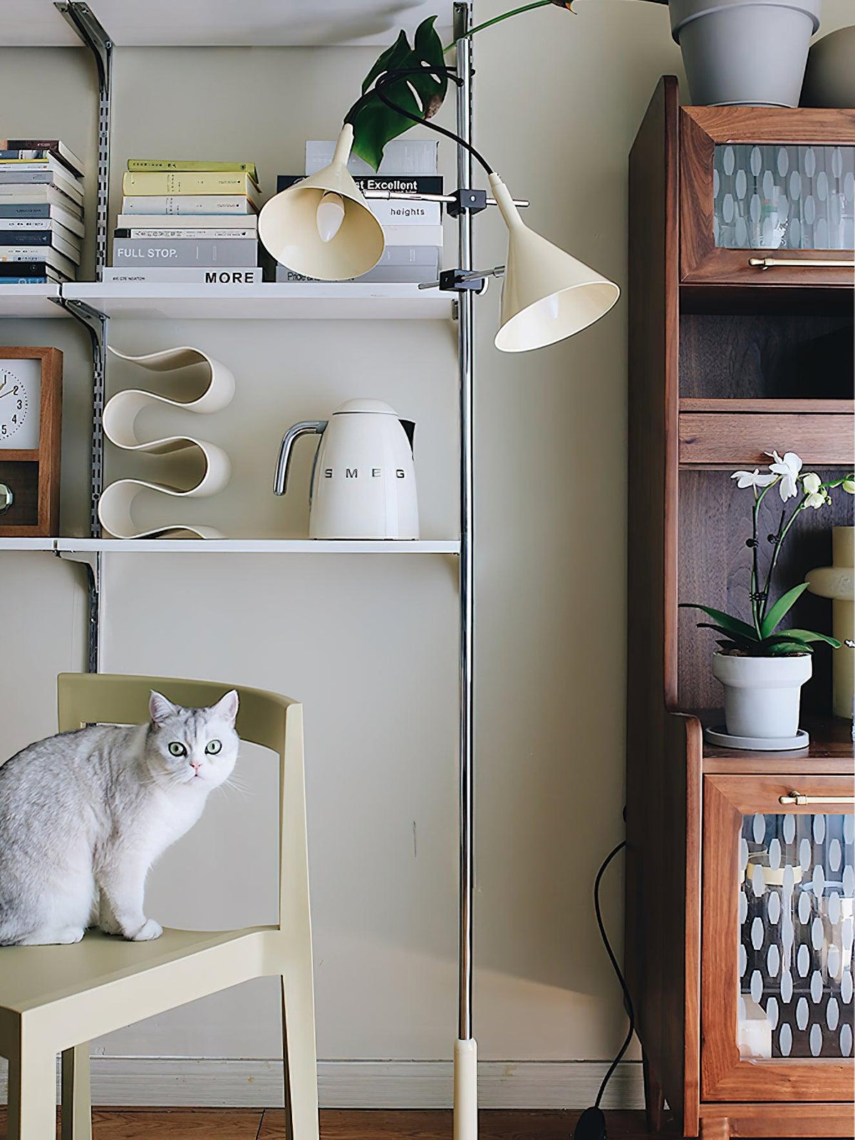 Elys moderne vloerlamp in chroom en beige