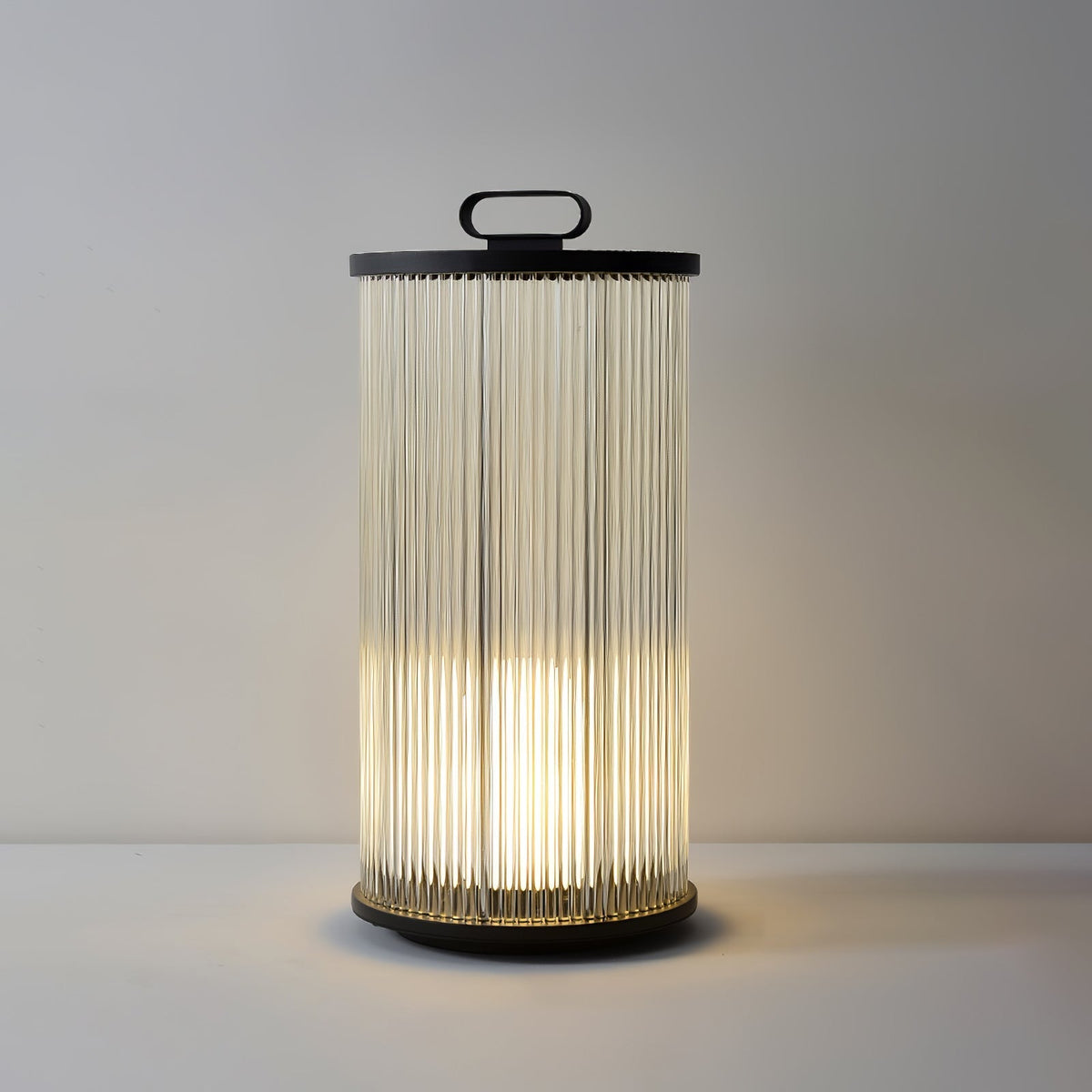 Niri vloerlamp van staal en acryl met minimalistisch ontwerp