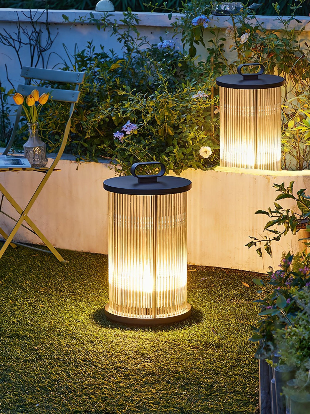 Niri vloerlamp van staal en acryl met minimalistisch ontwerp