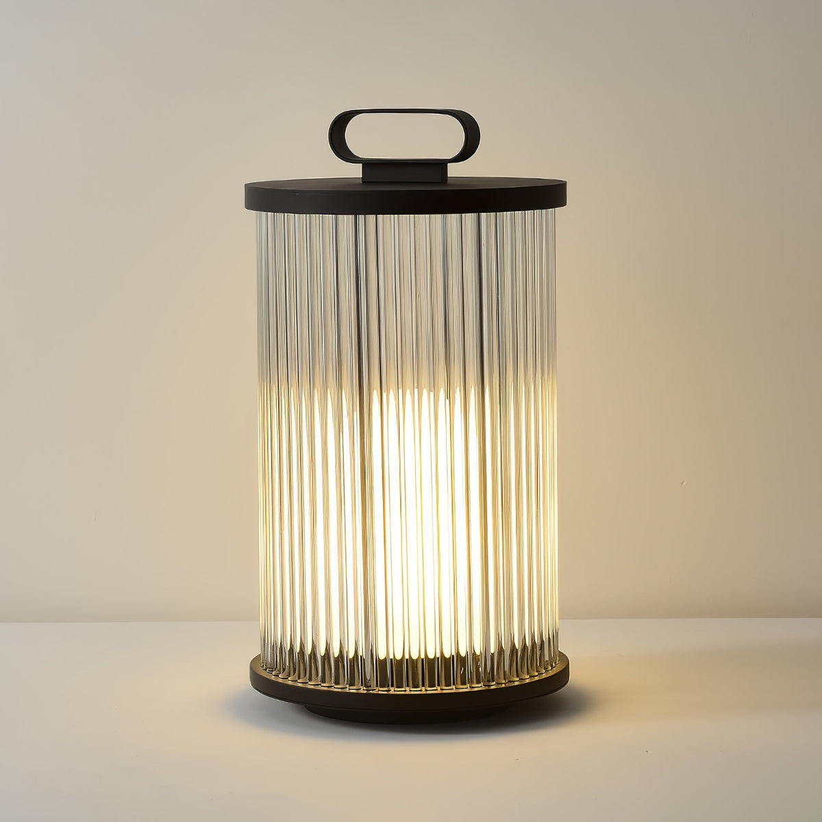 Niri vloerlamp van staal en acryl met minimalistisch ontwerp