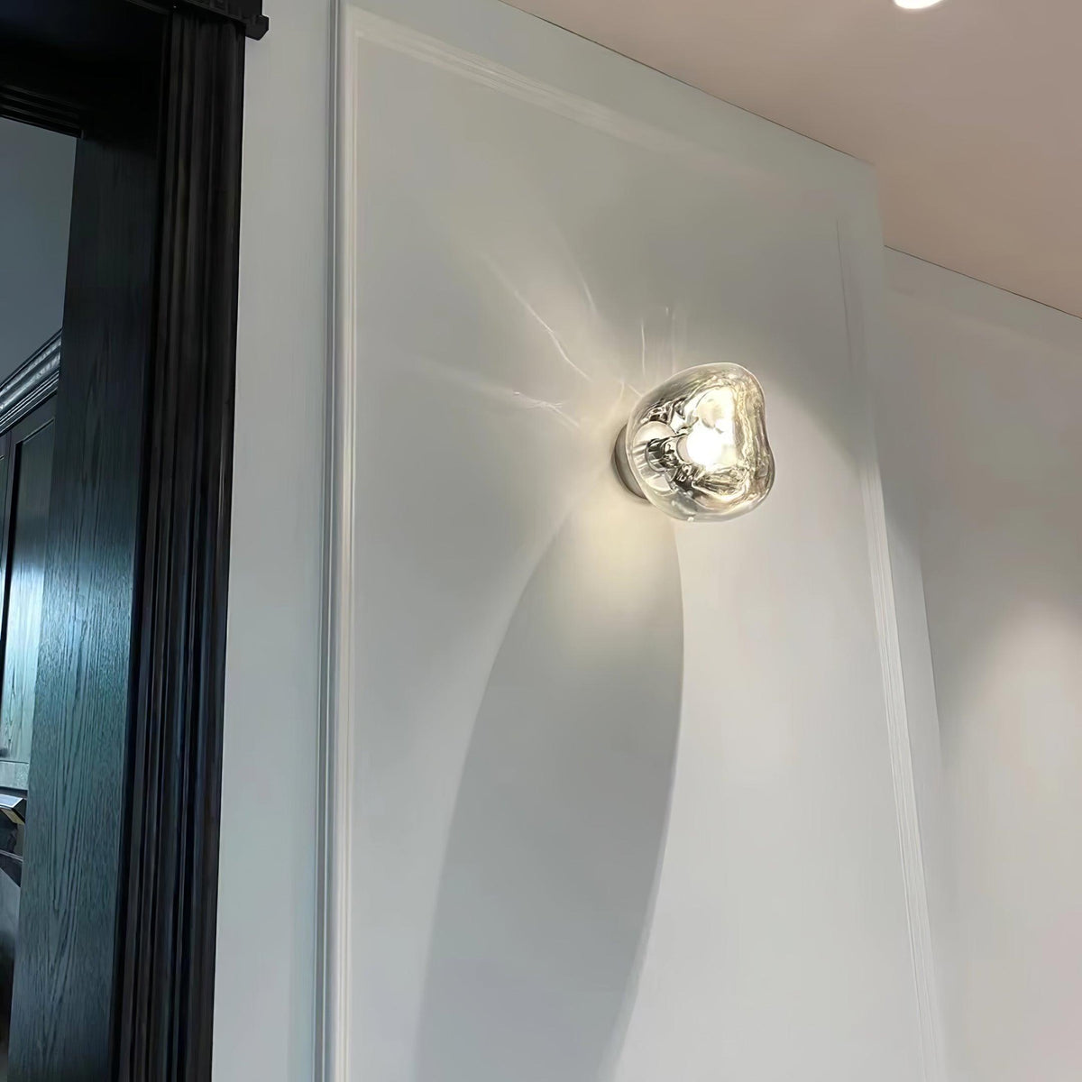 Leni wandlamp met amberkleurig rookglas