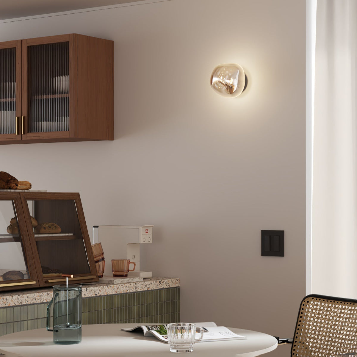 Leni wandlamp met amberkleurig rookglas