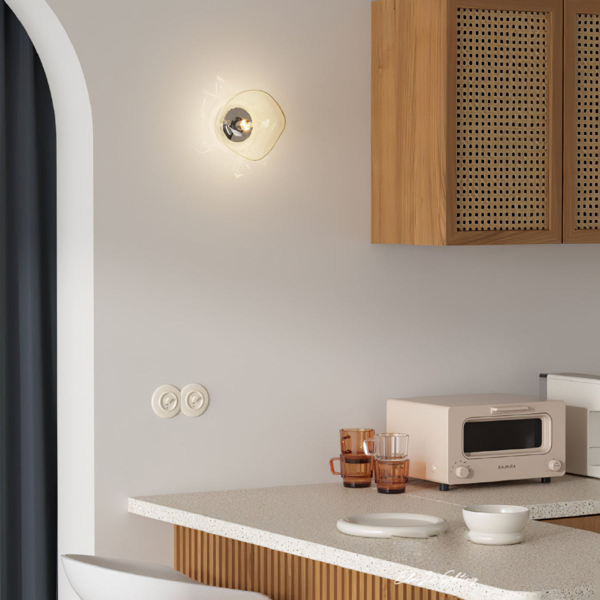Leni wandlamp met amberkleurig rookglas