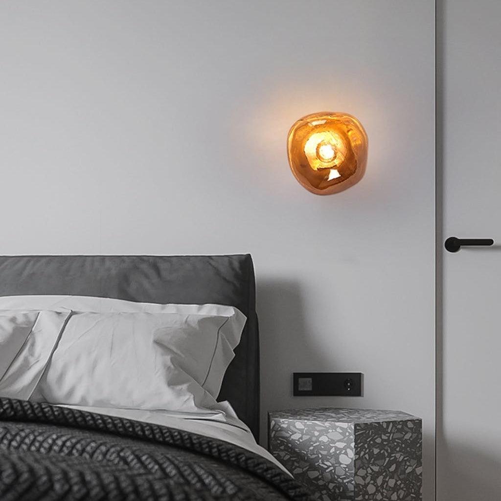 Leni wandlamp met amberkleurig rookglas