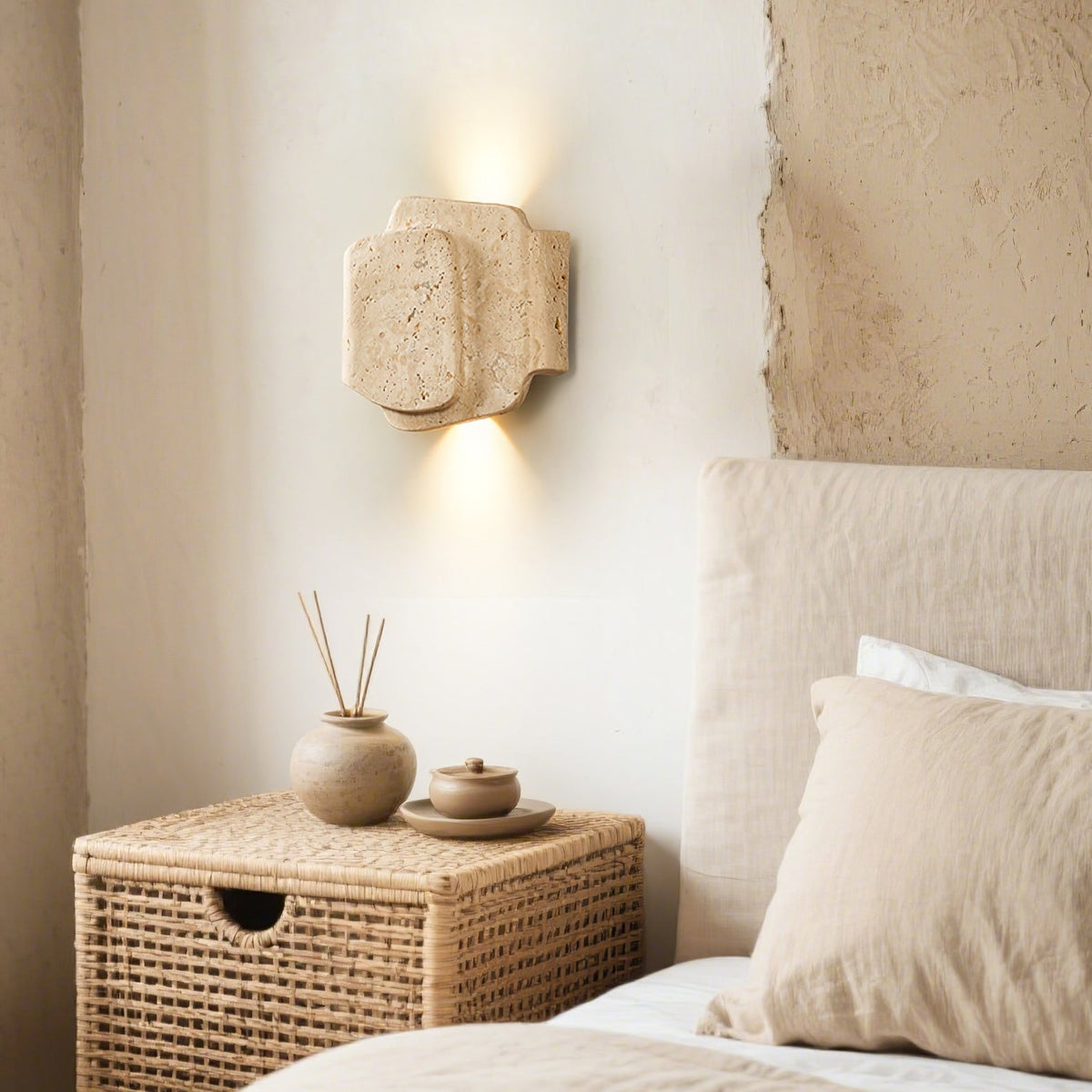 Qirven Geel travertin wandlamp