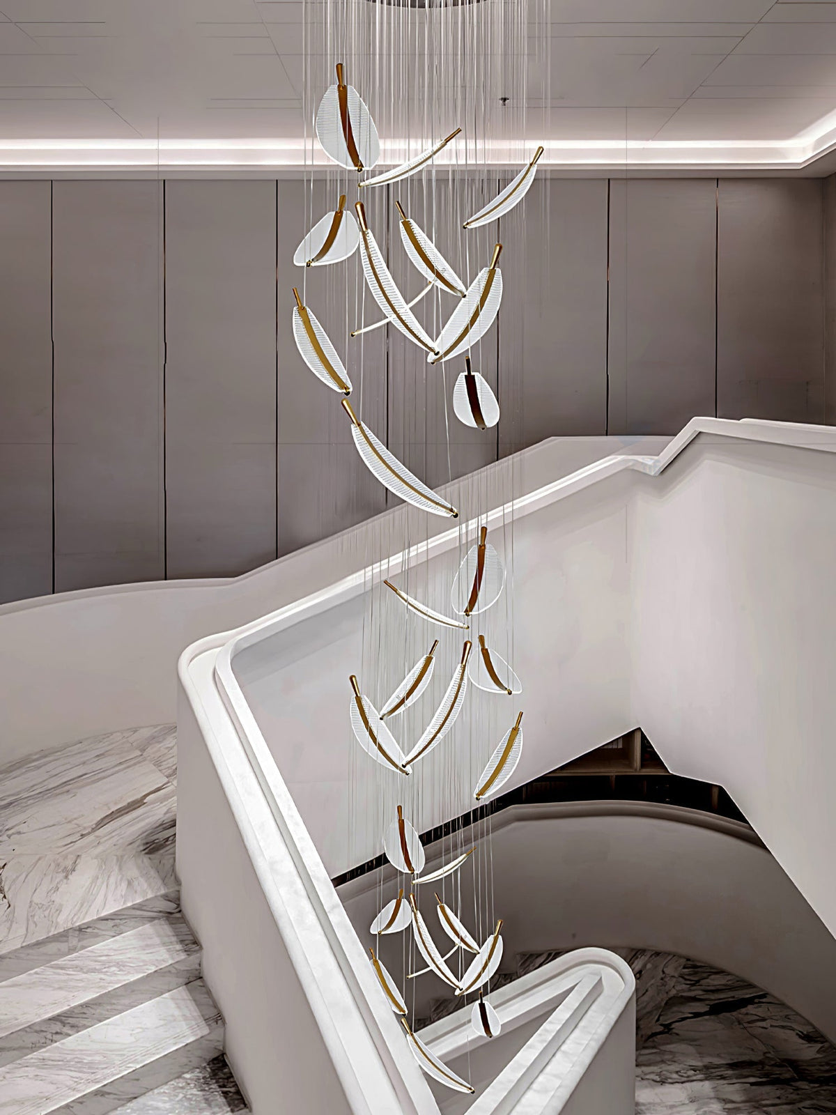 Kuo Kroonluchter Leaf Acryl Goud Elegante Moderne