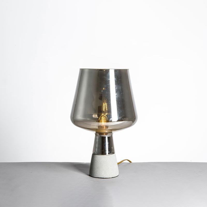 Elairella minimalistische tafellamp van cement