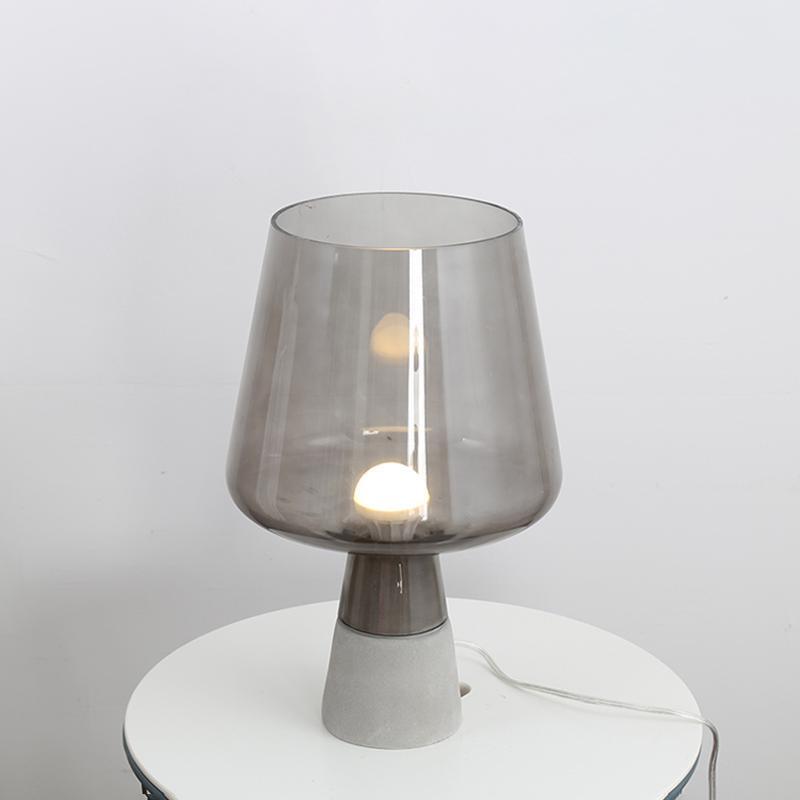 Elairella minimalistische tafellamp van cement