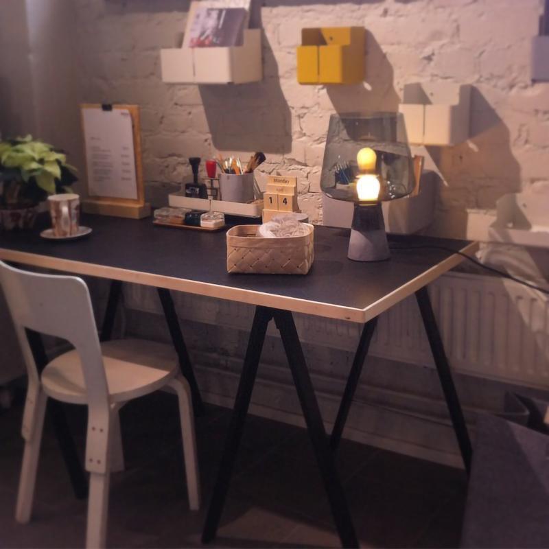 Elairella minimalistische tafellamp van cement