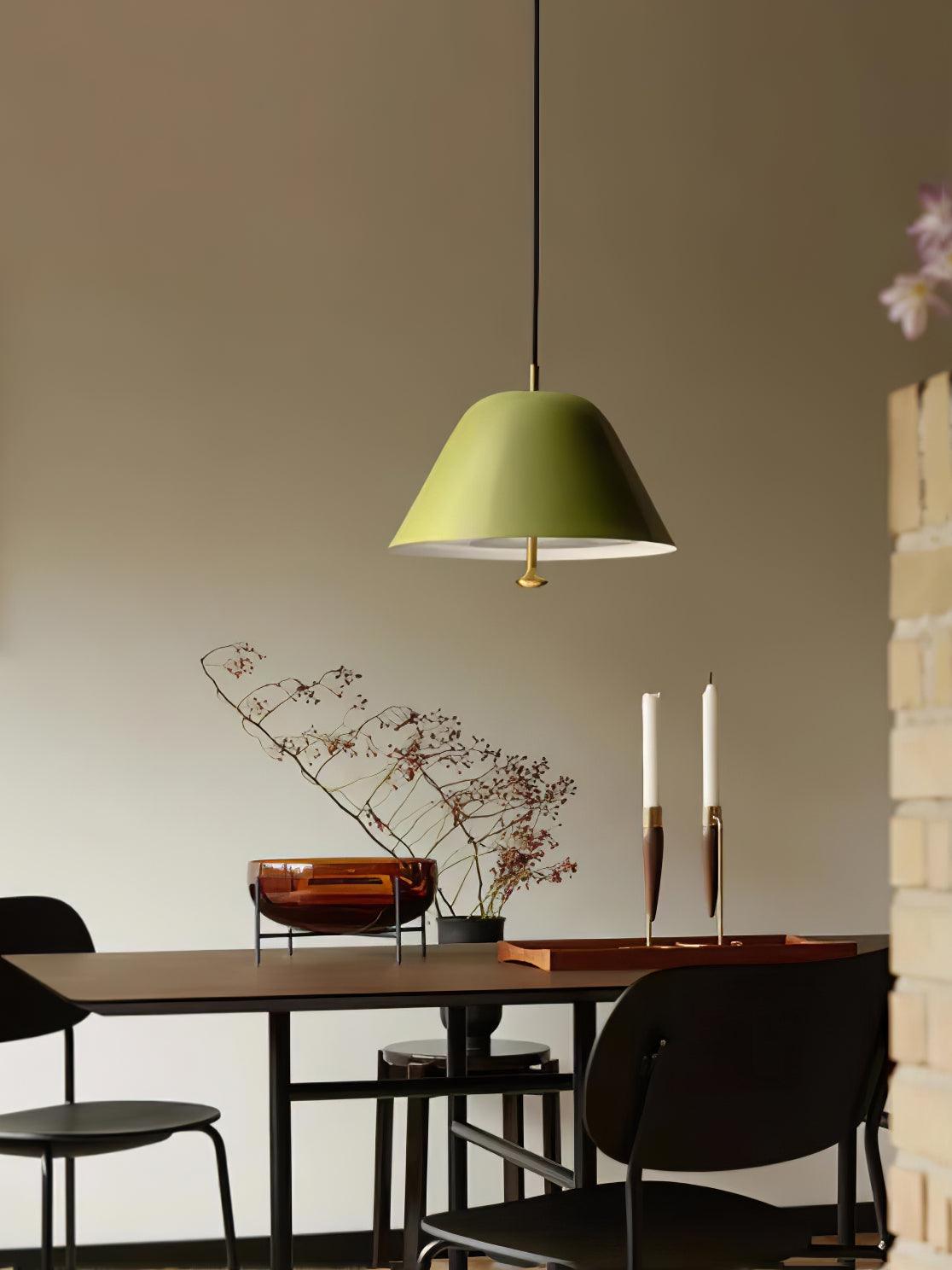 Evir hanglamp met glazen kap, messing afwerking, minimalistisch