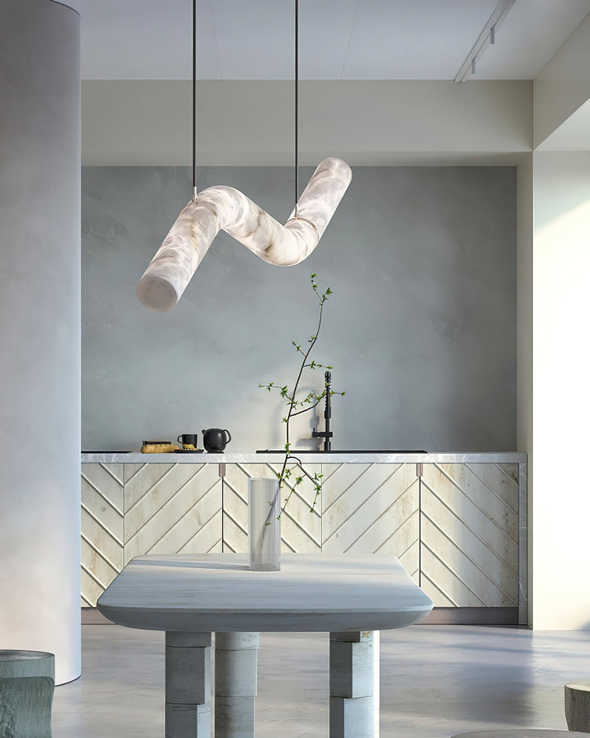 Liberty kroonluchter met gebogen albasten lint silhouet