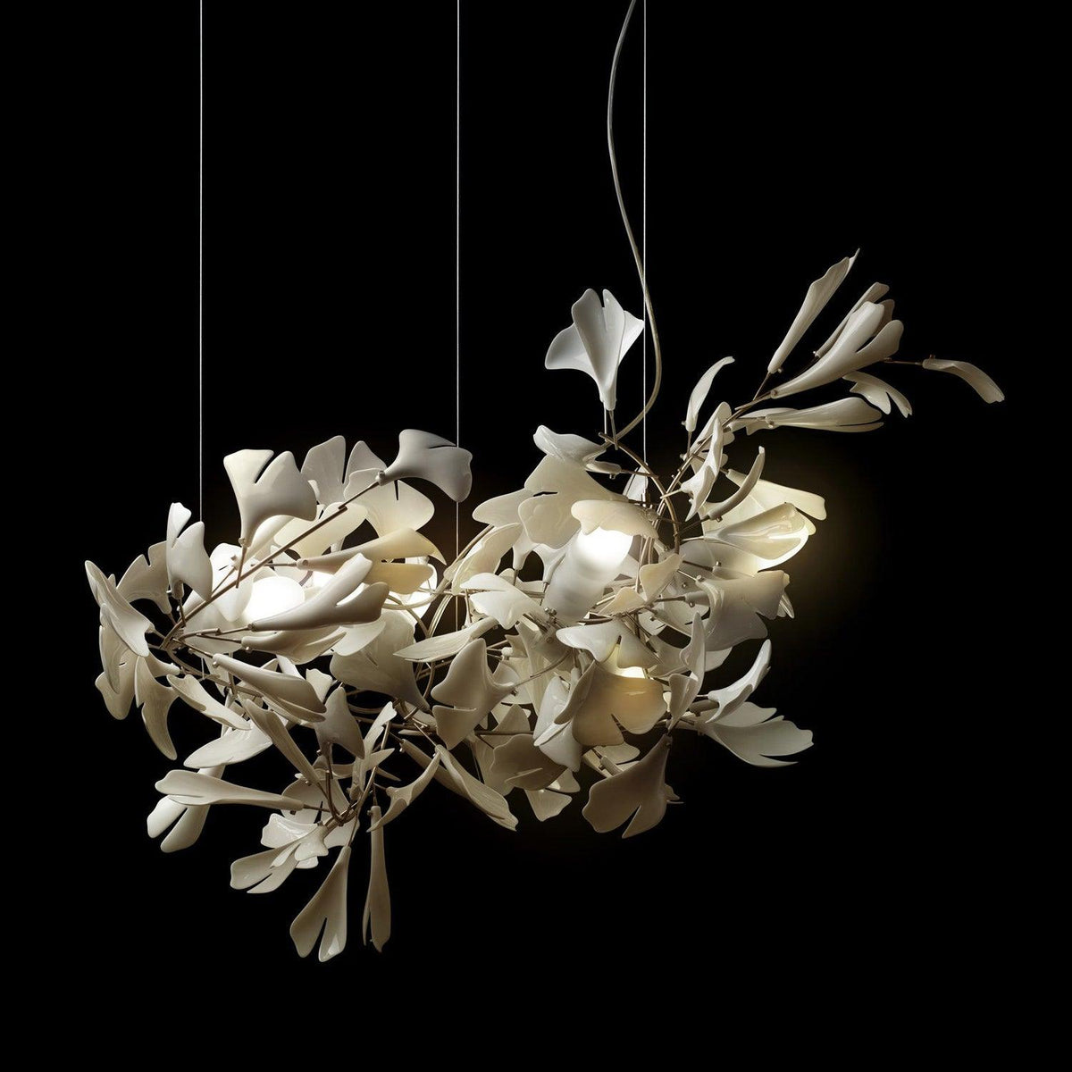 Ayla Kroonluchter Gingko Blad Keramiek Goudlichaam+Witbladeren met bloemblaadjes