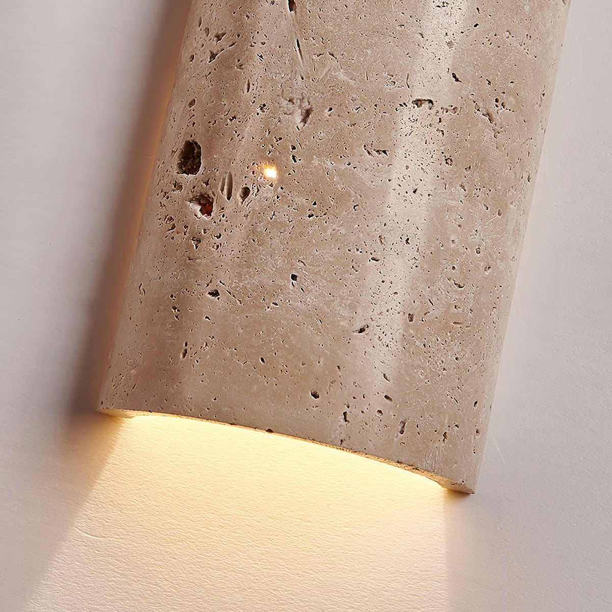 Olvenan wandlamp in geel travertin