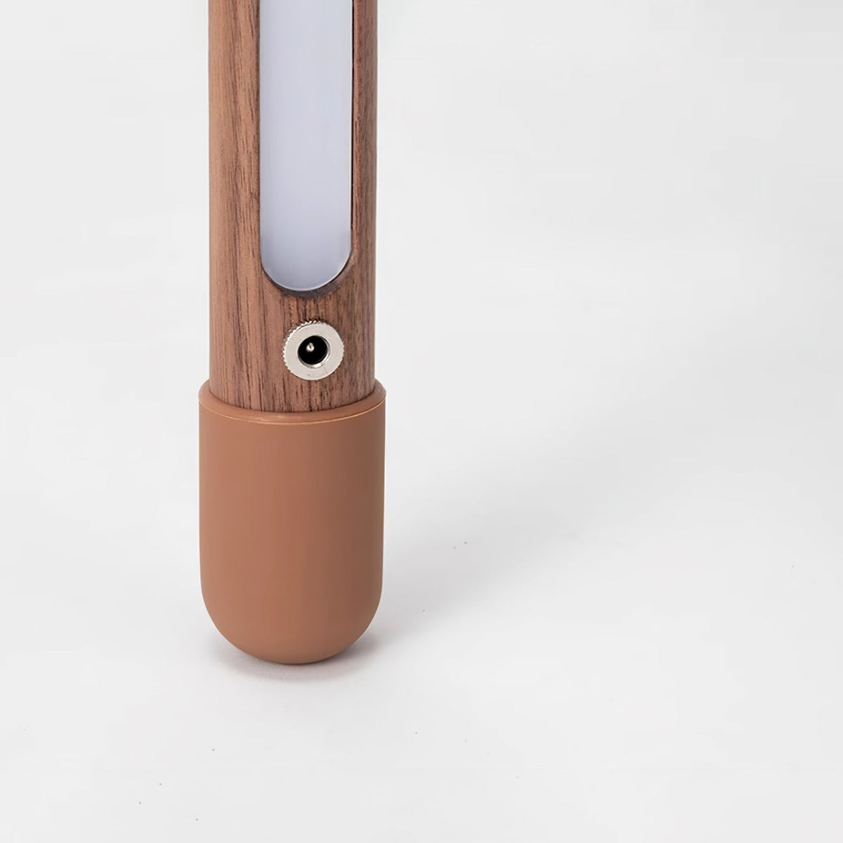 Echo Lineaire moderne vloerlamp van walnoothout