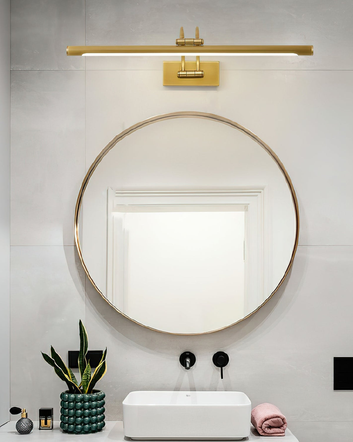 Solarielle Linear Vanity wandlamp van messing