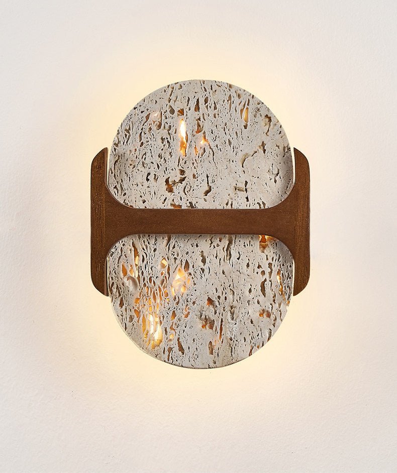 Seriaya wandlamp met geel travertin en walnoot