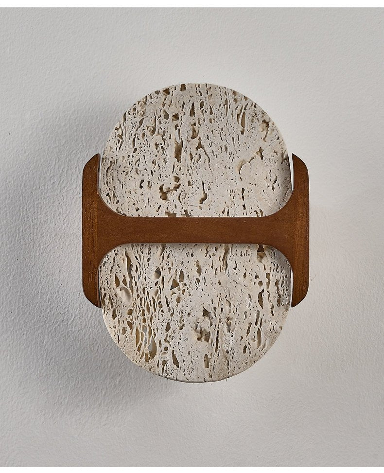 Seriaya wandlamp met geel travertin en walnoot