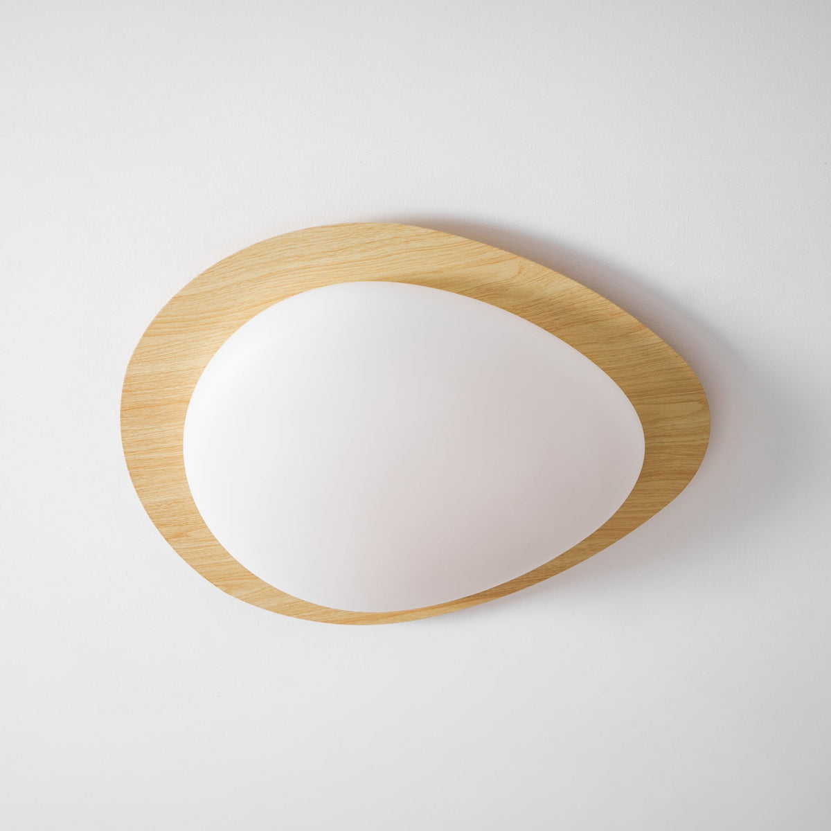 Sylenia plafondlamp kiezelvormige walnoot acryl LED
