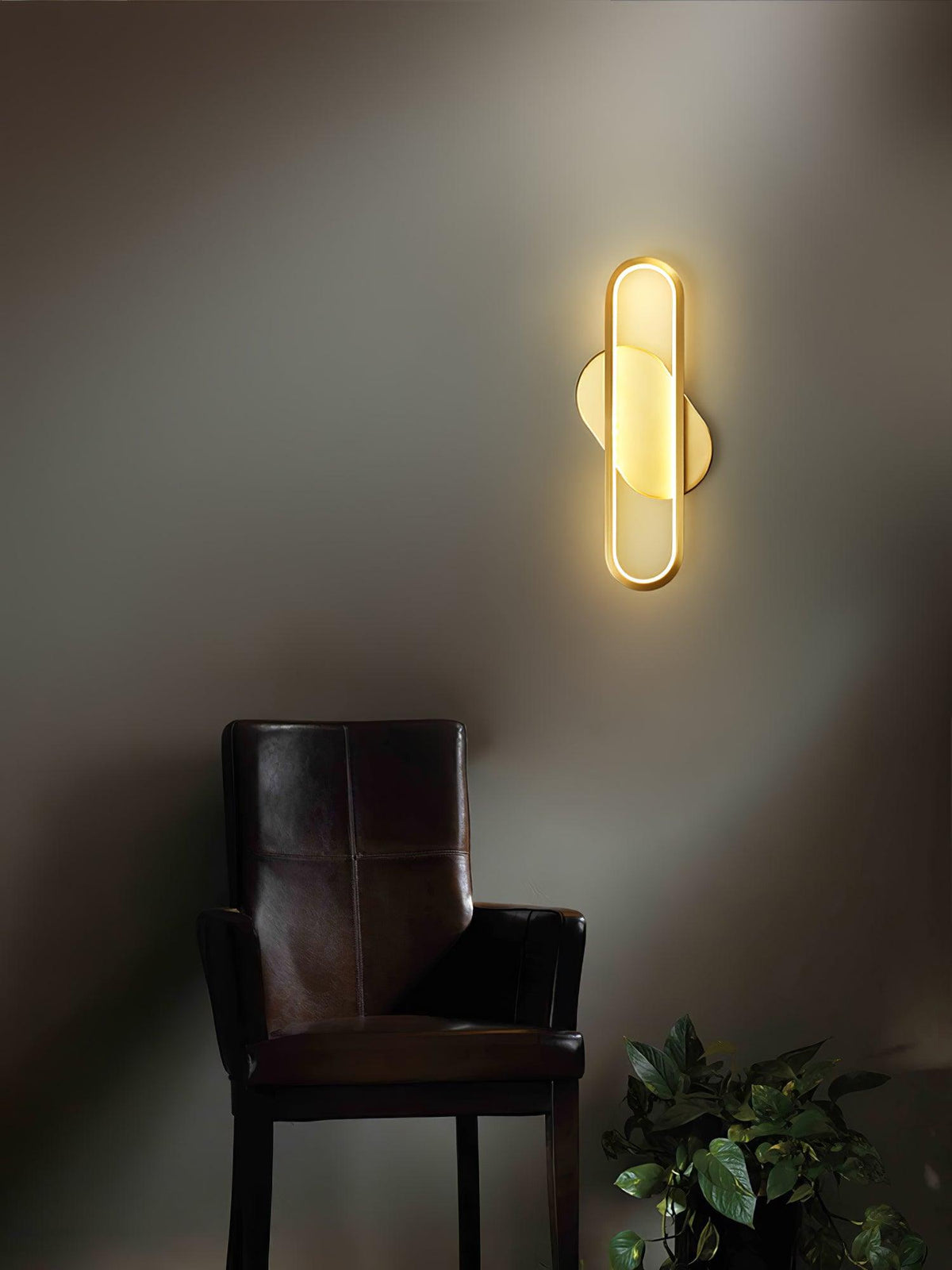 Dhu klassieke Lange Ova wandlamp van messing
