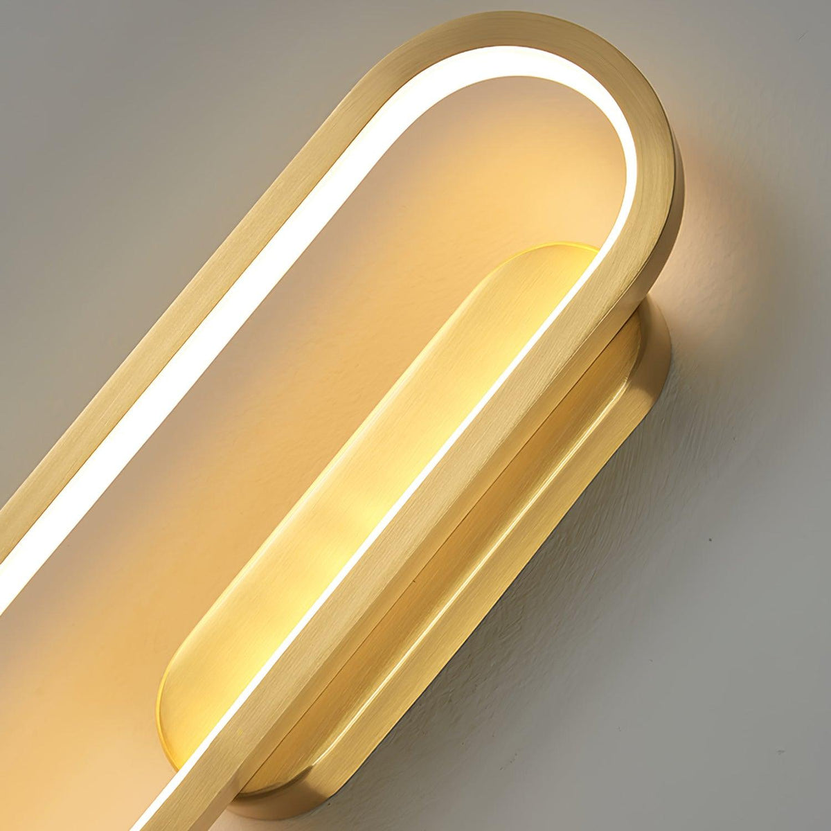 Dhu klassieke Lange Ova wandlamp van messing
